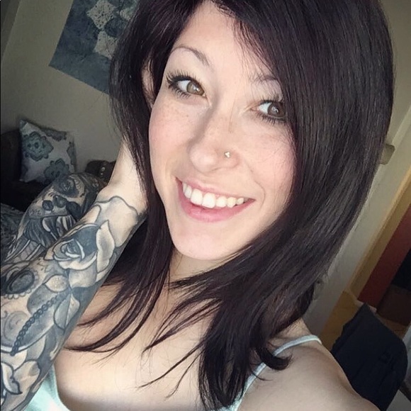 Meet your Posher, Taylor - Picture 2 of 3